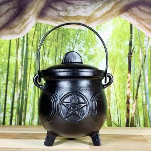 19cm Cast Iron Cauldron - Front on